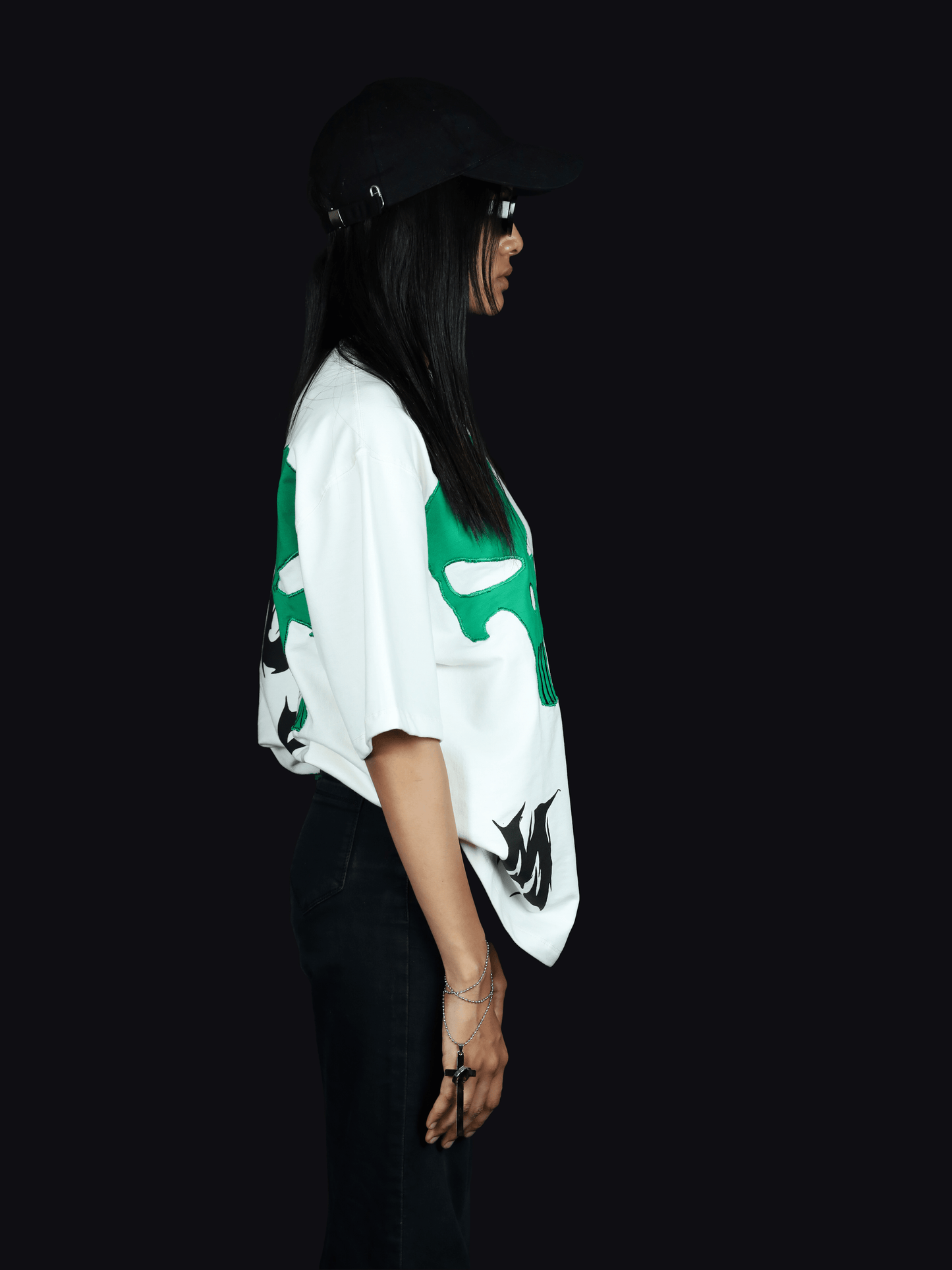 Skull Chaos: off-White & Green T-shirt