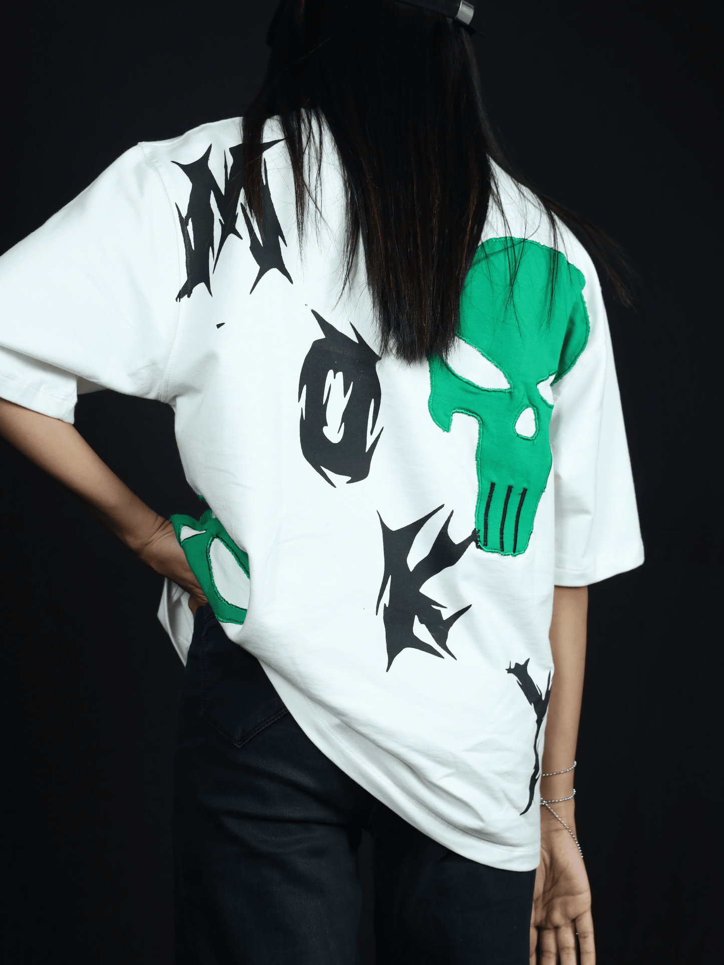 Skull Chaos: off-White & Green T-shirt